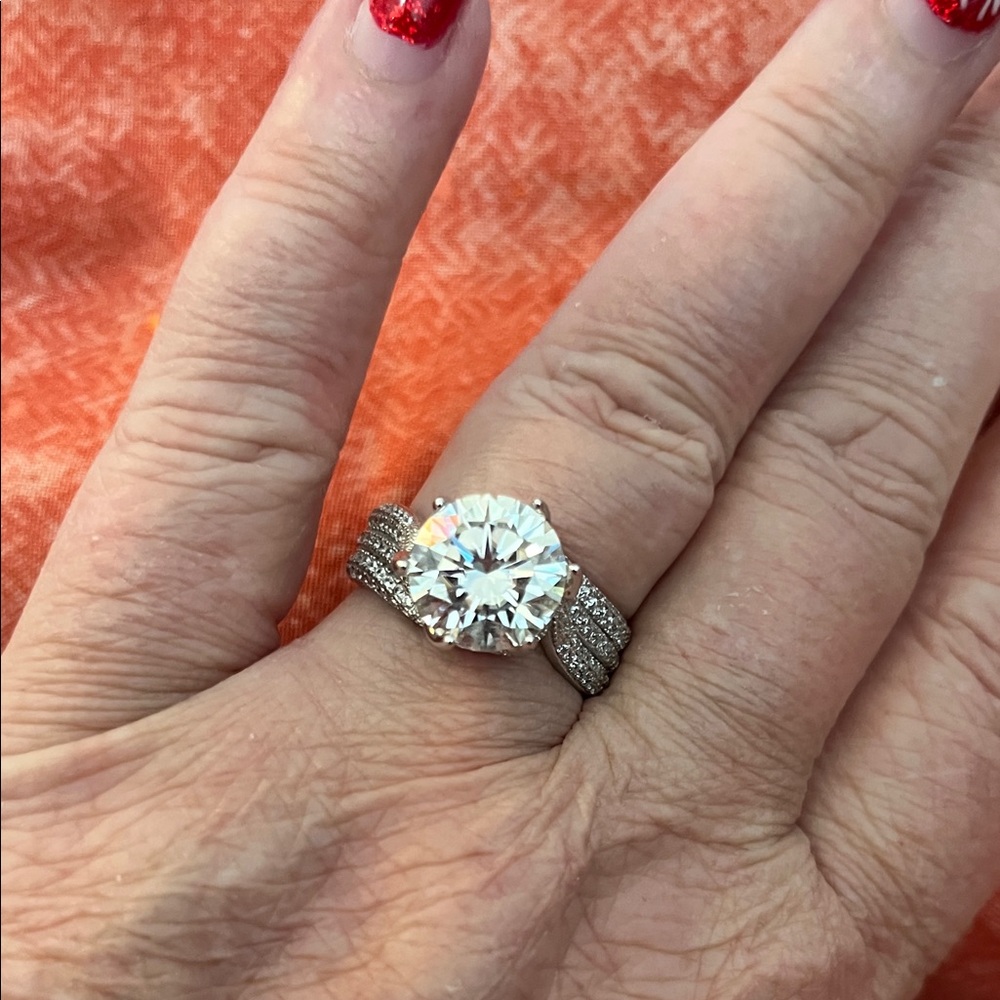 Dazzling 925 Women's Moissanite 5ctw Center Sz 9 (Rhodium over)